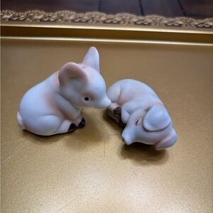 Pair of vintage piglets salt and pepper shakers